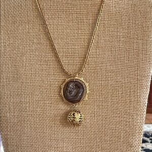 Vintage gold tone with agate Pendant Necklace